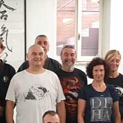 Io pratico aikido perché...::ricerco l'equilibrio nella gestione dei conflitti, nelle relazioni con gli altri e verso me stesso<br><br>(leggi altro) pratico aikido