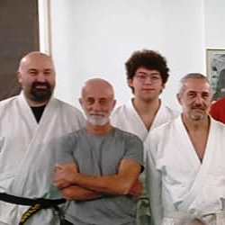 Io pratico karate perché...::<br>è concentrazione e determinazione: impari a mettere a tacere l'aggressività e la rabbia.<br><br>(leggi altro) pratico karate